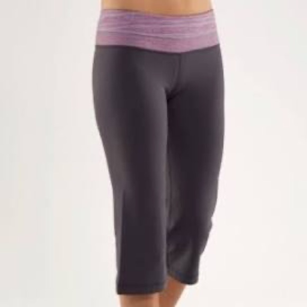 Lululemon Groove Crop gray with purple